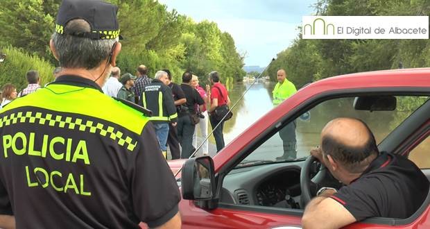policia-local-y-bomberos-inundacion-albacete-620x330