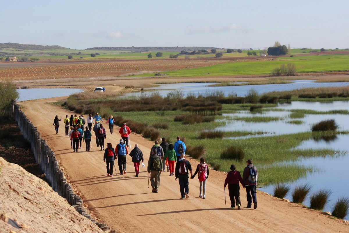 Resultado de imagen de laguna petrola albacete senderismo