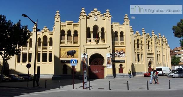 Javier Cuenca al Ministerio de Cultura su colaboración en los actos conmemorativos del centenario de la Plaza de Toros de Albacete El de Albacete