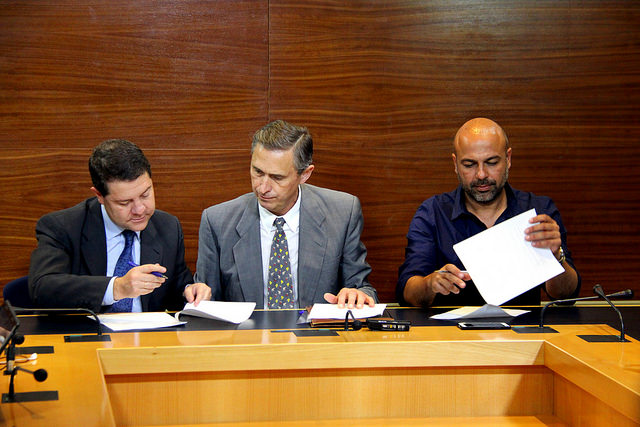 19265845381_1298158b9a_z