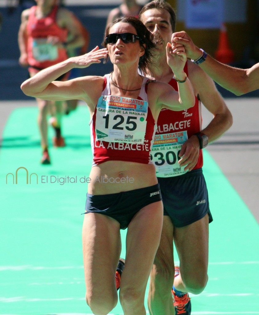 MARI ANGELES MAGAN MEDIO MARATON ALBACETE 2015 3