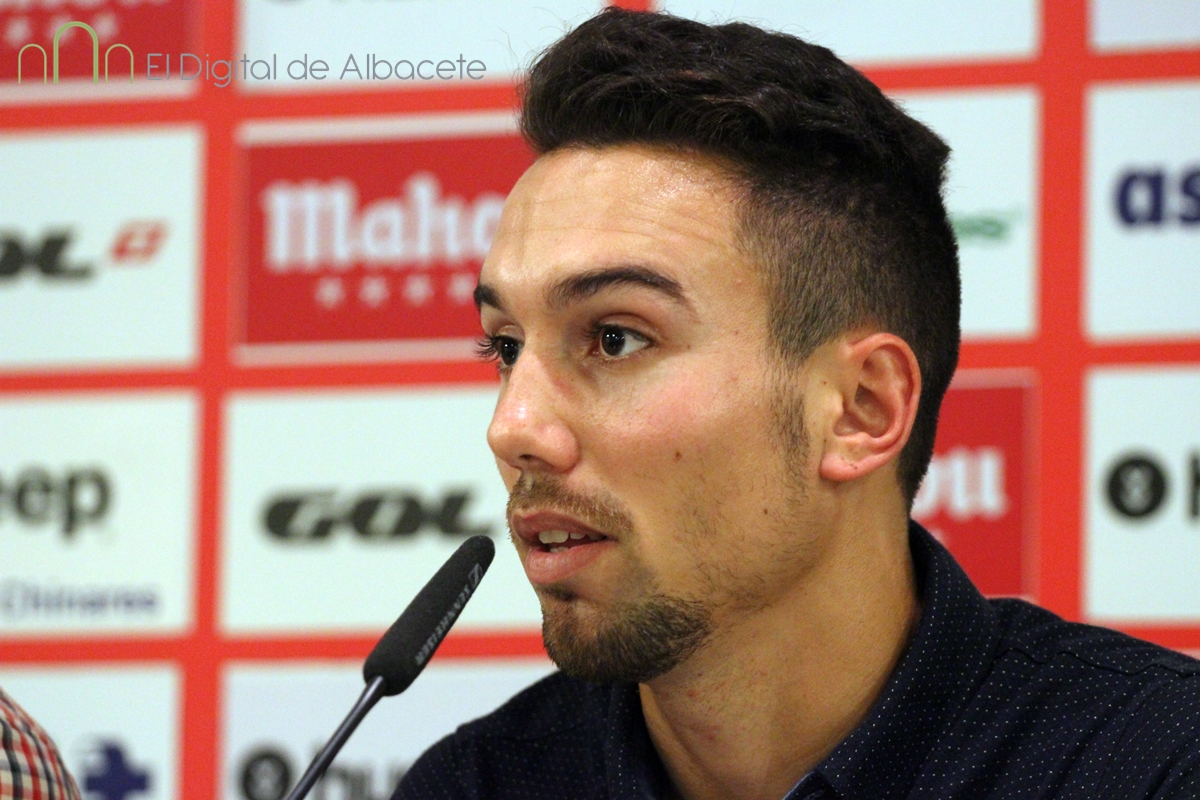 Presentación_Adrià_Carmona_2015_noticias_Albacete (10)