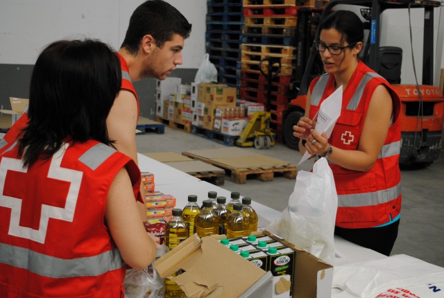 Reparto de alimentos de Cruz Roja Albacete