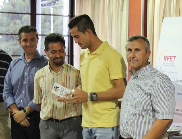 GUILLERMO HOMENAJEADO POR EL CLUB
