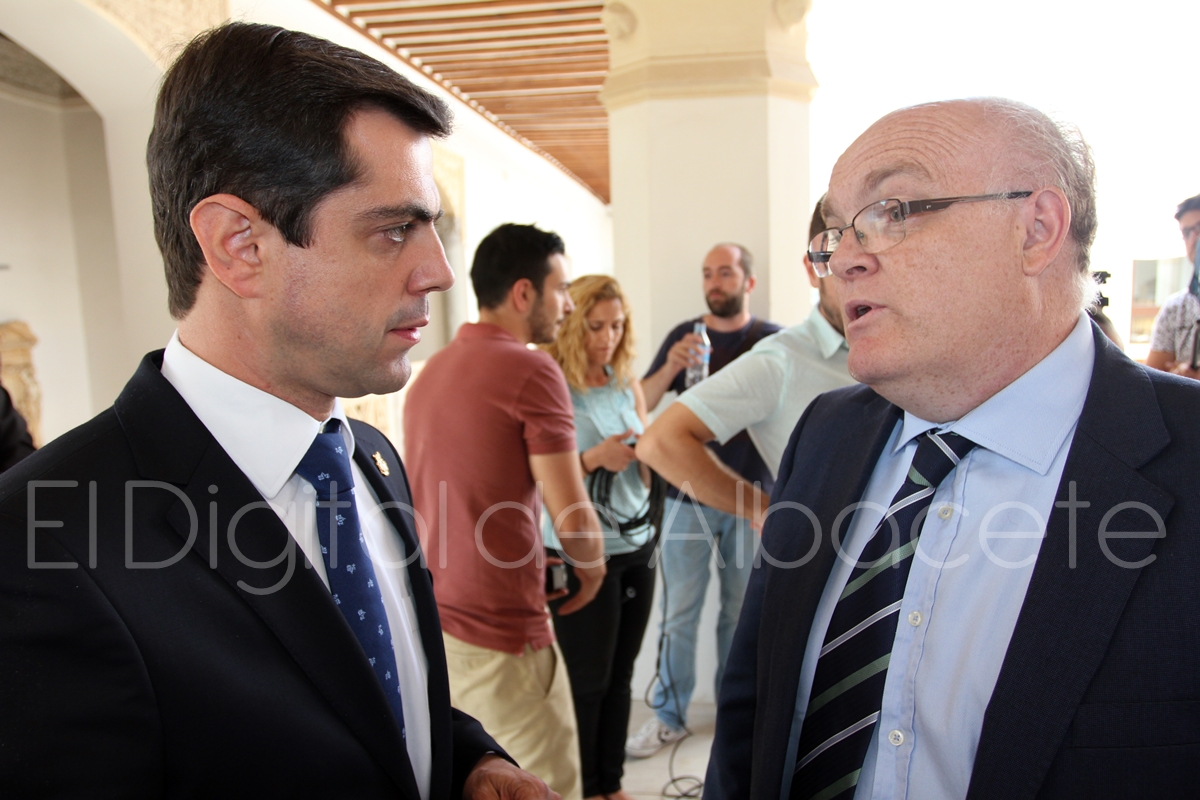 Reunión Page-Javier Cuenca_atención a prensa_2015_noticias_albacete (12)