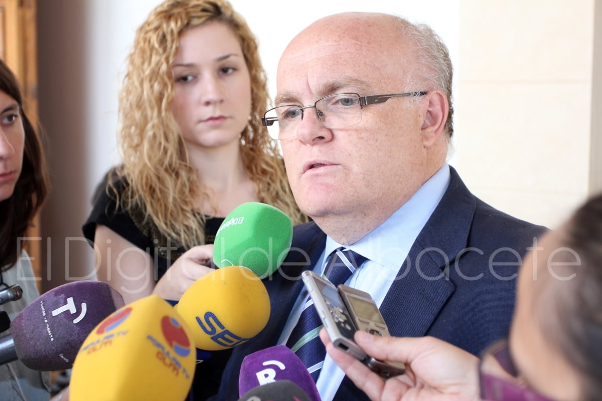 Reunión Page-Javier Cuenca_atención a prensa_2015_noticias_albacete (13)