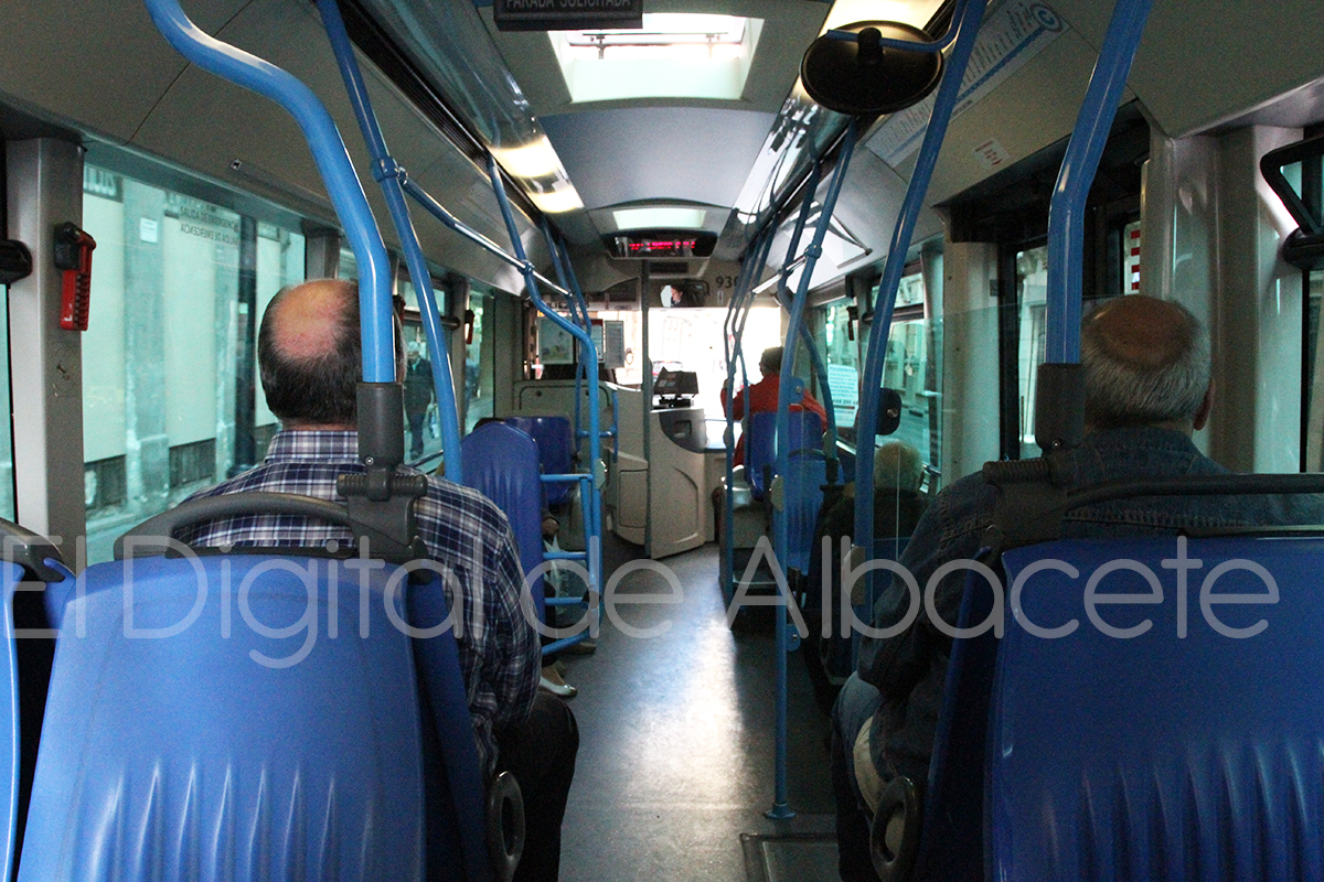 Interior de un autobús urbano de Albacete / Archivo