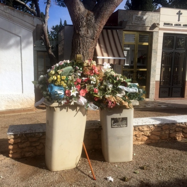 cementerio hellin basura 3