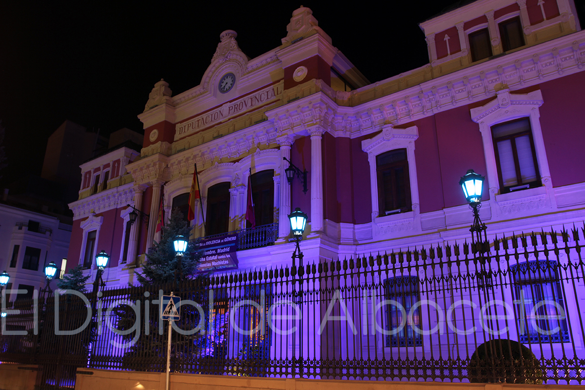 Diputación Provincial de Albacete iluminada de azul