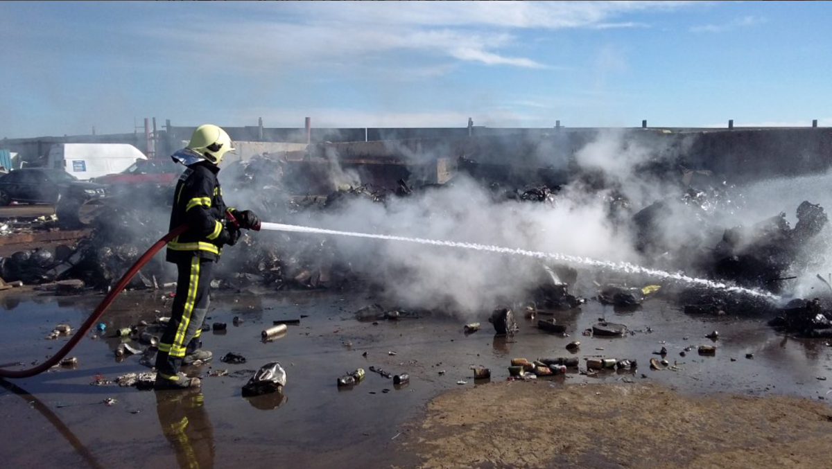 Incendio en una chatarrería de Albacete (Foto: SEPEI)