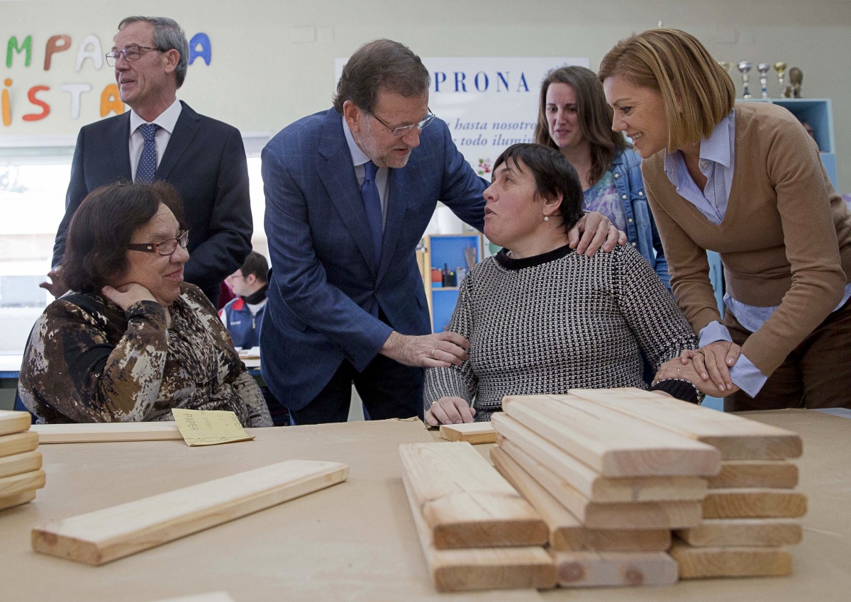 Mariano Rajoy y María Dolores de Cospedal en el Centro de Educación Especial ASPRONA de La Roda (Albacete)