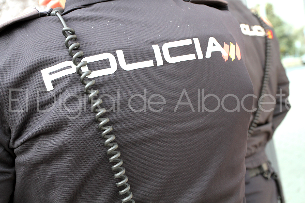 Piden cuatro años de cárcel por robar un cordón de oro a un hombre en albacete tras amenazarlo con un objeto punzante en el cuello, tirarlo al suelo y