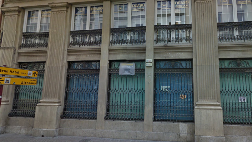 Así era la fachada antes de retirar las rejas