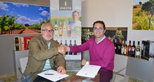 Juan Carrión, Presidente de FEDER, y José Antonio Iniesta, Consejero Delegado de Bodega Iniesta.