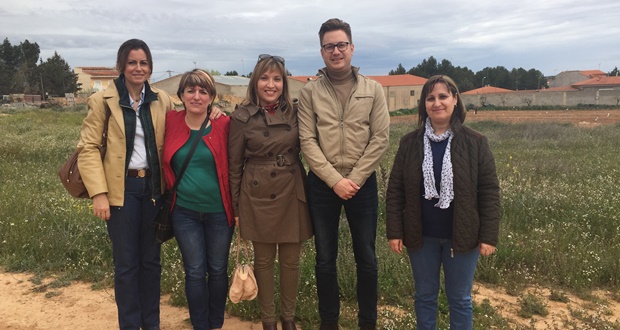 La directora provincial de Fomento, Amparo Torres, en Cenizate