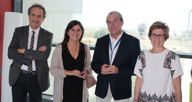 La directora gerente del SESCAM, Regina Leal, en el Hospital General de Almansa (ARCHIVO)