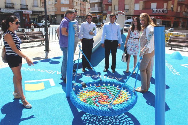 Foto.Inauguración juegos infantiles Plaza de Carretas.23-7-16 (1)