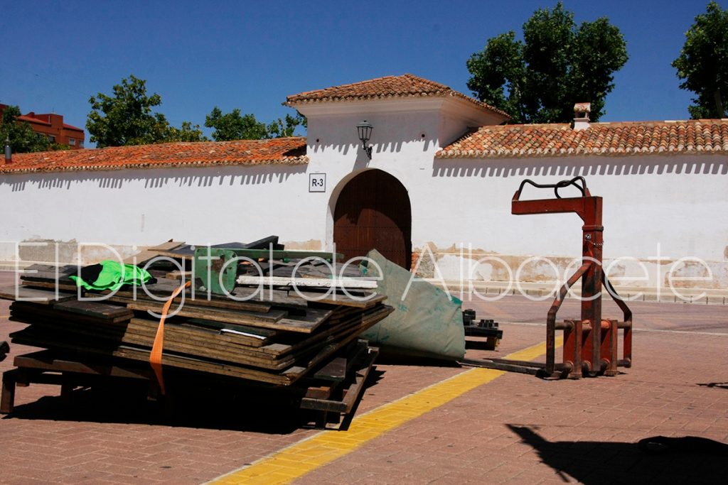 PREPARACION_CARPAS_FERIA_2016_NOTICIAS_ ALBACETE _MG_9180-03