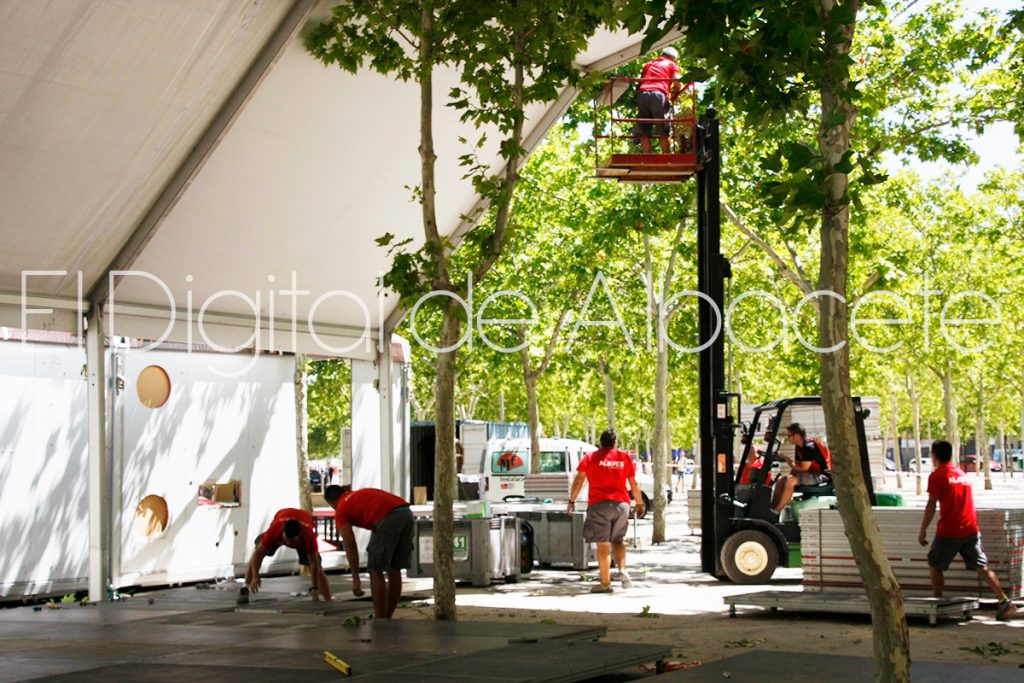 PREPARACION_CARPAS_FERIA_2016_NOTICIAS_ ALBACETE _MG_9237-12