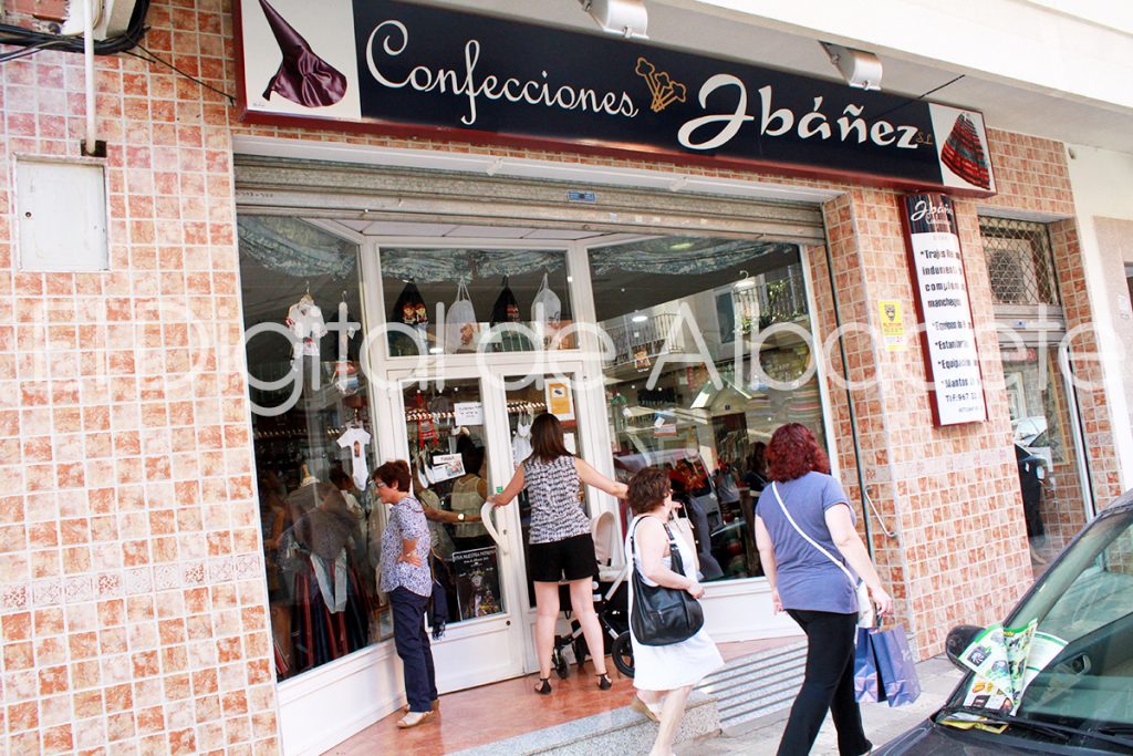 26_TRAJES TRADICIONALES TIENDAS FERIA 2016_NOTICIAS_ALBACETE