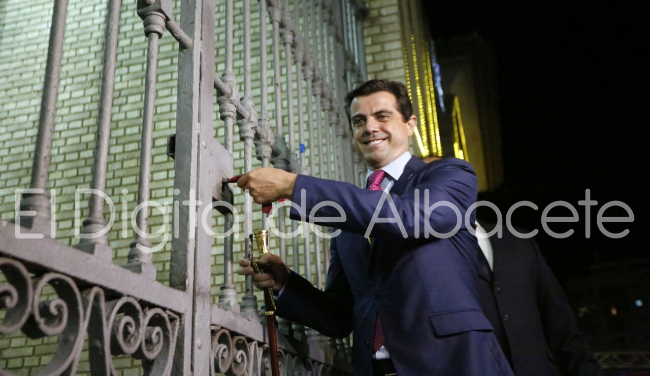 apertura-puerta-hierros