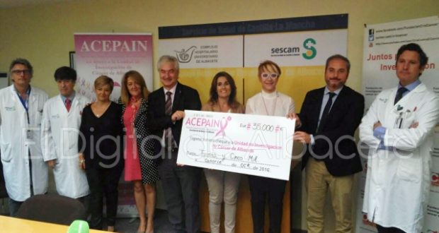 Donan 35.000 euros en Albacete para la investigación contra el cáncer 2 acepain cancer mama