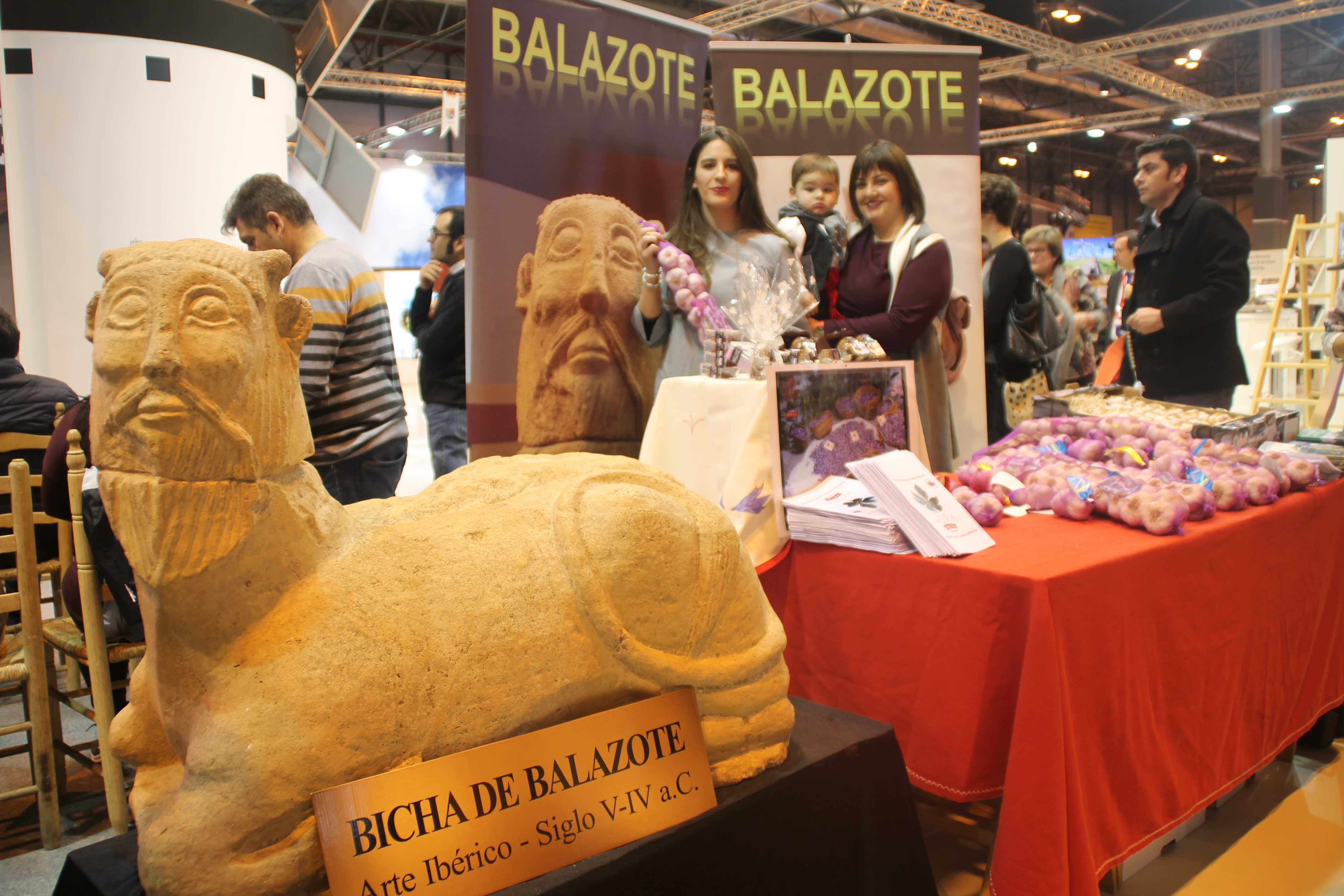 b-ajos-de-balazote-en-el-stand-de-castilla-la-mancha-en-fitur