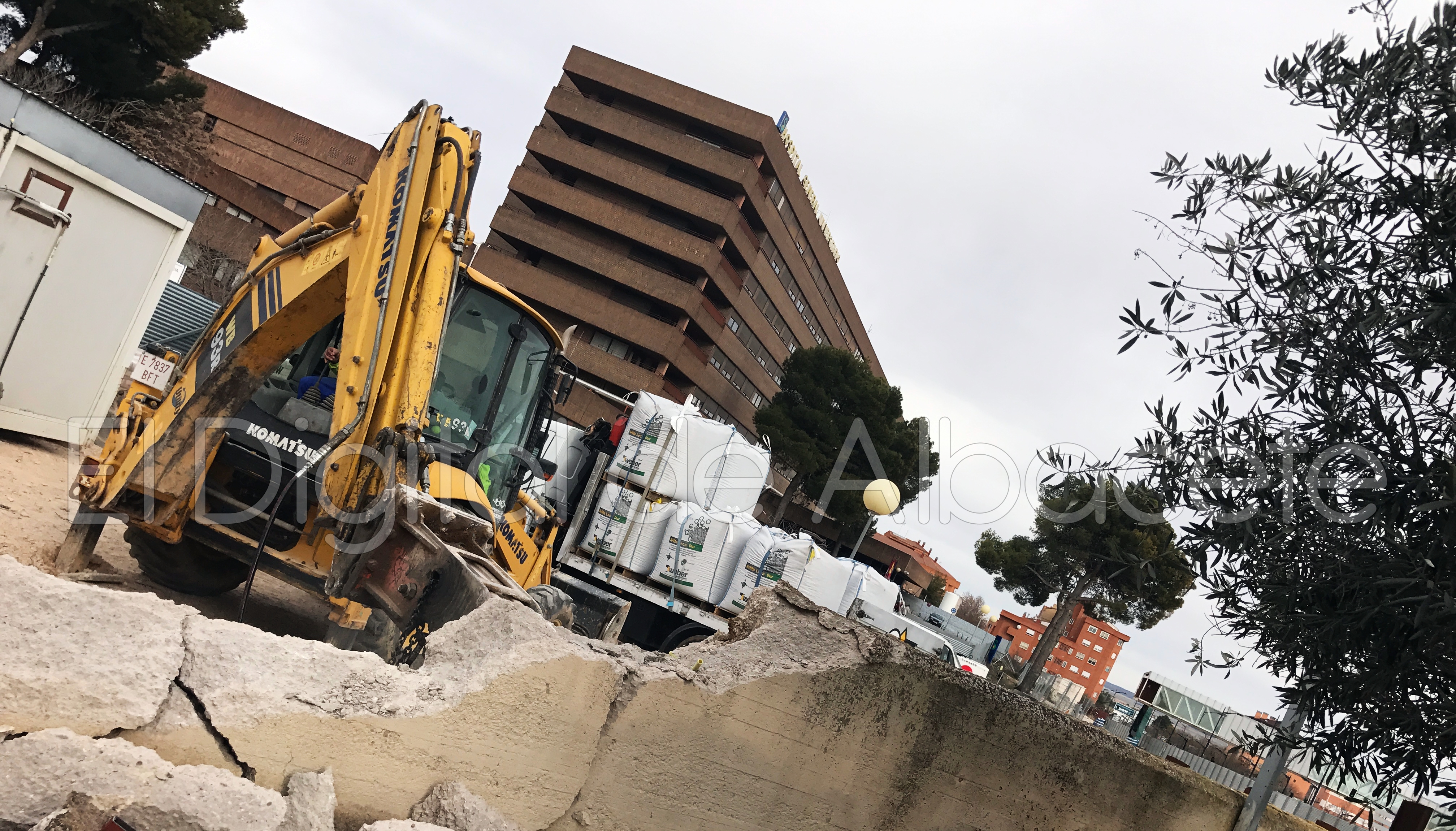 Máquinas trabajando en las obras del Hospital de Albacete