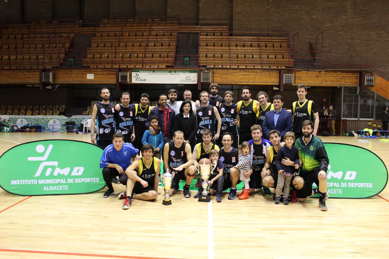 foto-francisco-navarro-asiste-a-la-final-de-la-copa-imd-de-baloncesto-190217-5