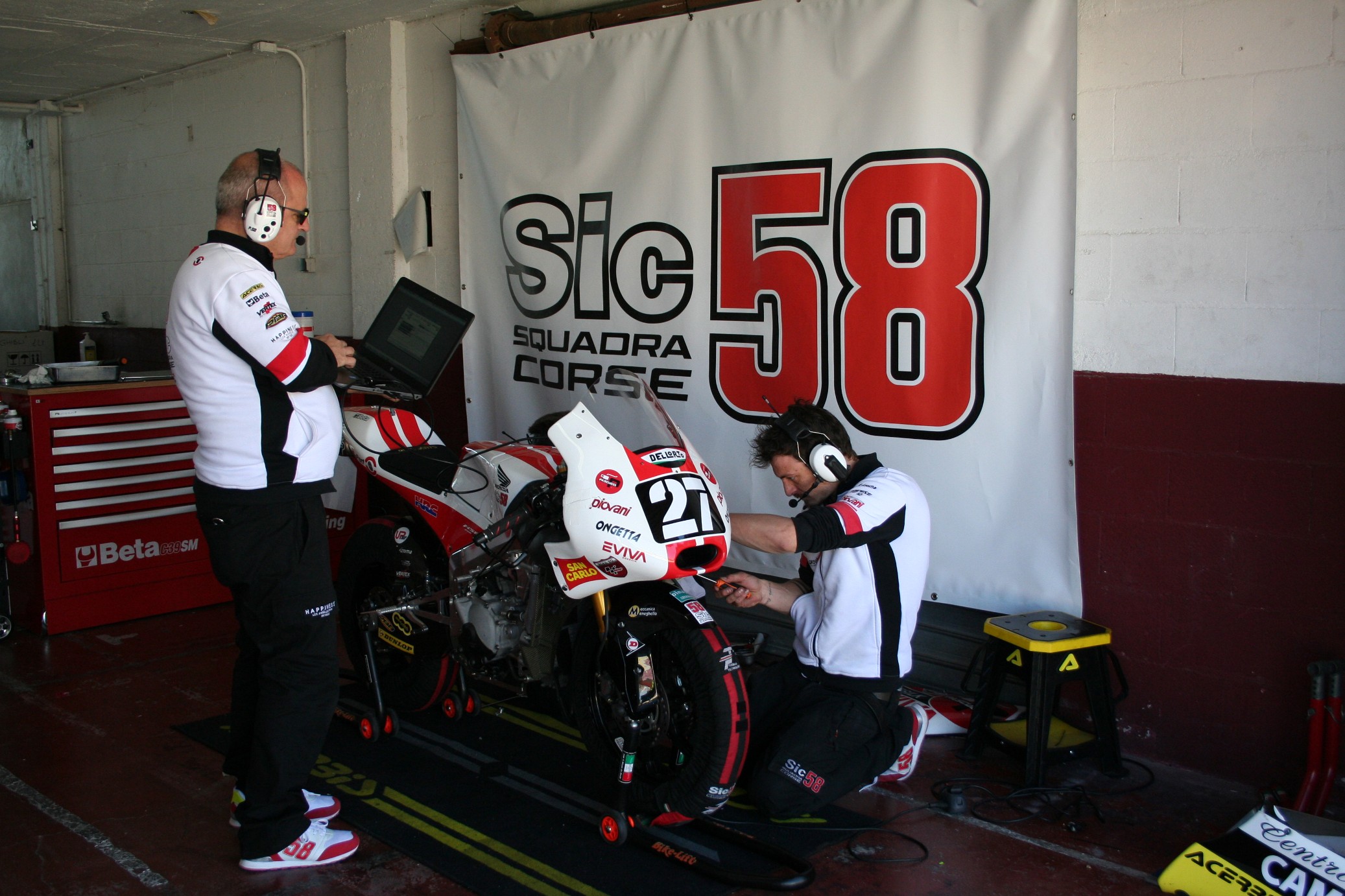 006 equipo Simoncelli