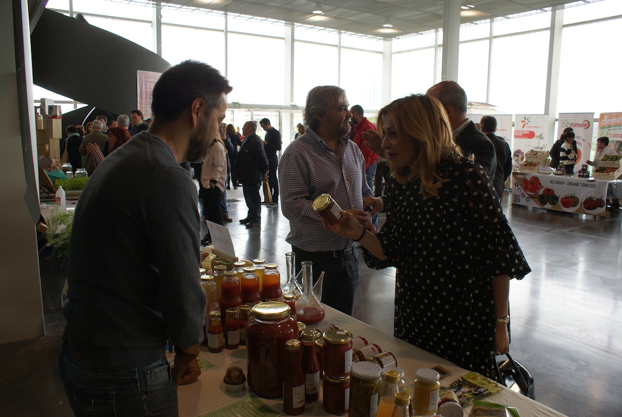 Foto. Rosa González de la Aleja inaugura la Feria Ibérica de Agricultura Biodinaėmica. 290417 (2)