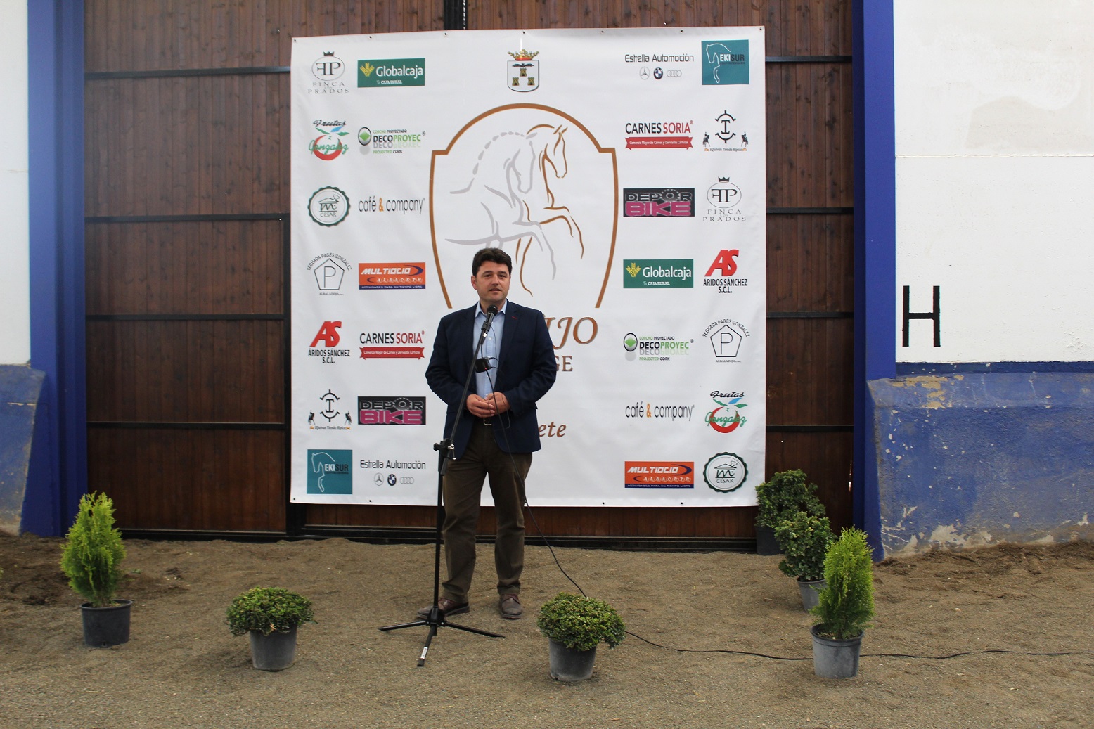 Foto.Presentación primer equipo de equitación de Albacete (1)