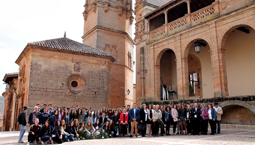 HOMENAJE A OLIVA SABUCO EN LA PLAZA DE ALCARAZ