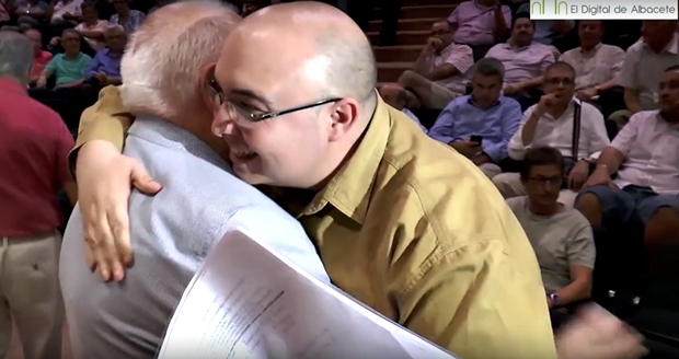 echeverria abrazado a ferre