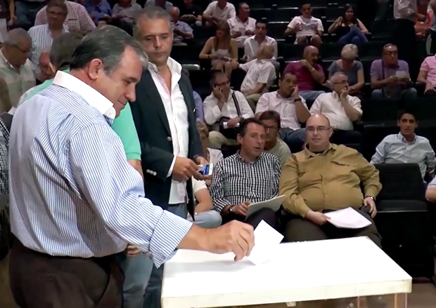 paco plaza vota pro echevarria 620x439