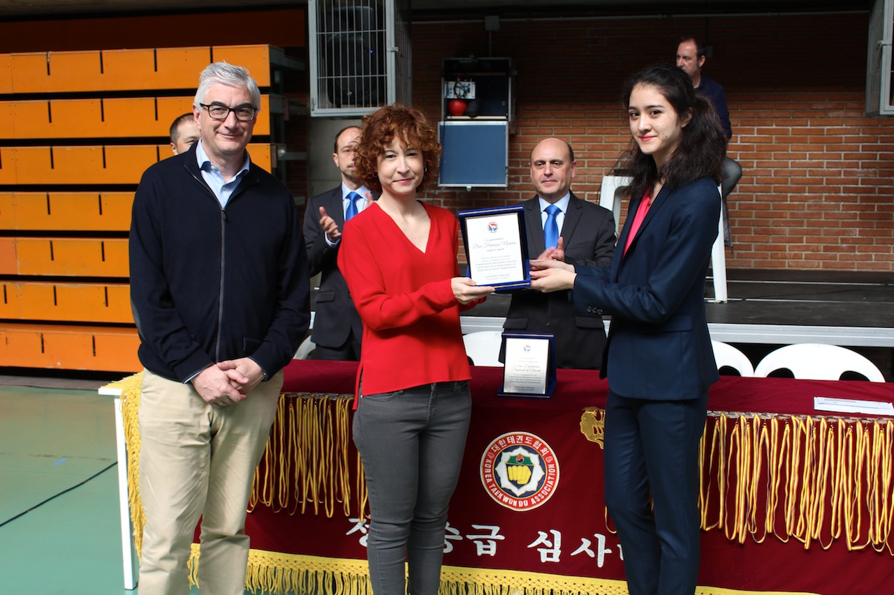Foto. Alberto Reina y Mª Ángeles Martínez asisten al Campeonato Interprovincial de Taekwondo en edad escolar. 140517 (2)