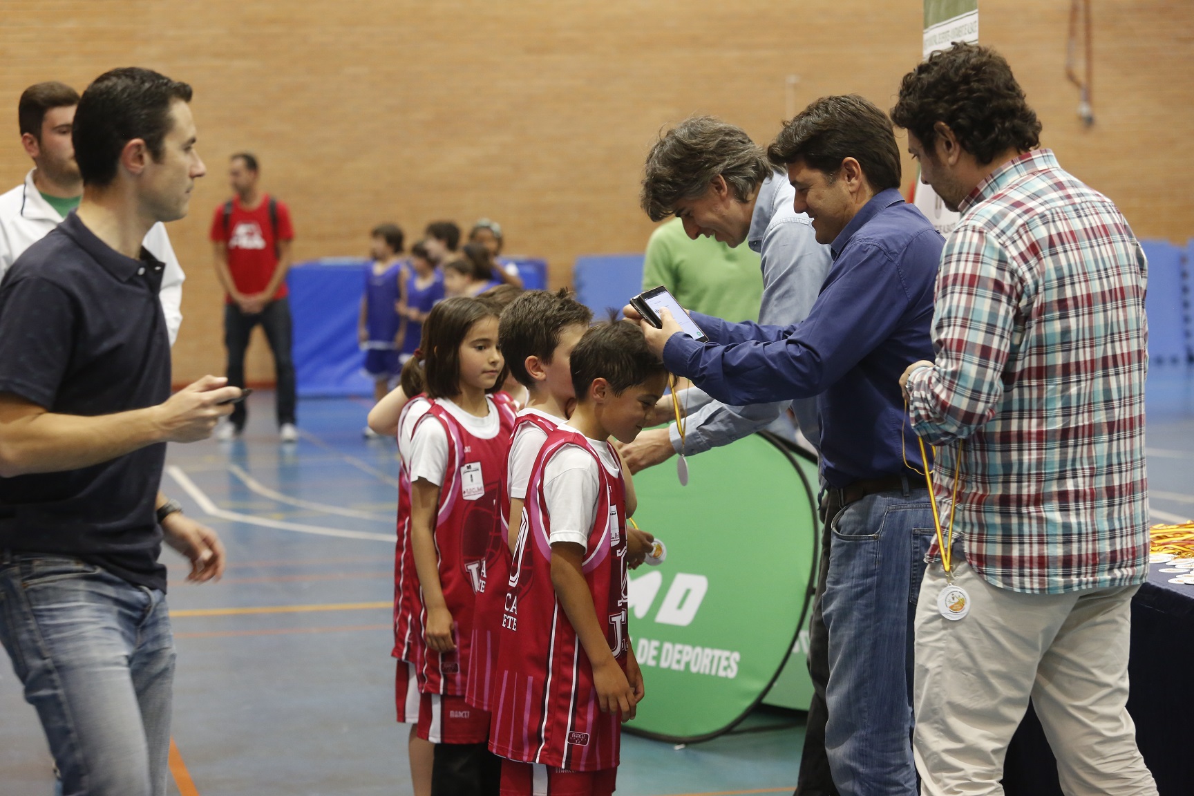 Foto.Clausura juegos deportivos municipales prebenjamines baloncesto (1)