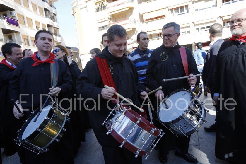 Resultado de imagen de Presidente Page en semana santa con tambor