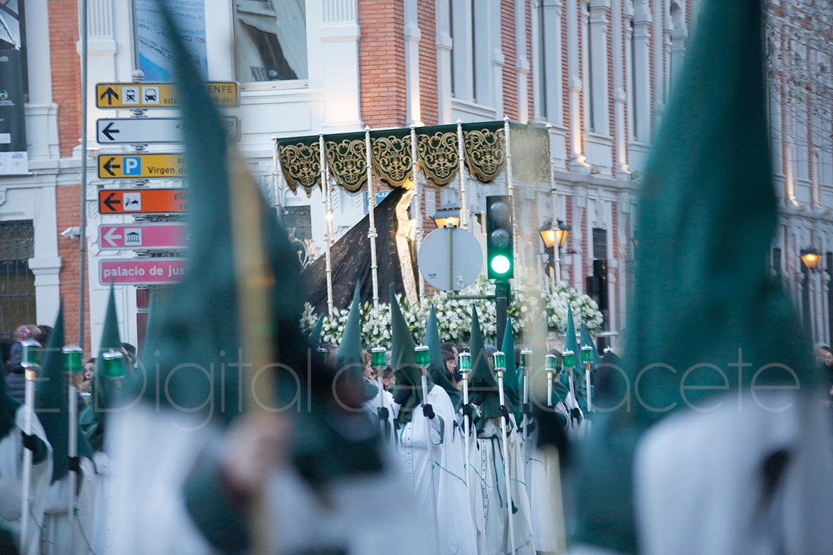 La Macarena procesionando por las calles de Albacete