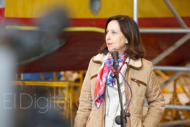 La Ministra Robles durante una visita a Albacete