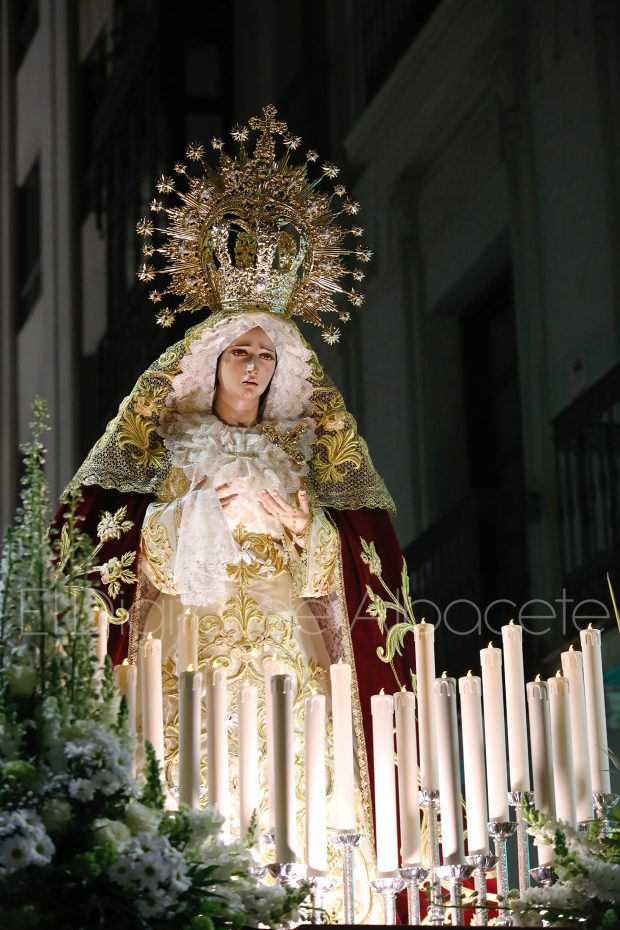 Nuestra Señora dela Misericordia, Amor y Perdón procesionando en Albacete / Imagen de archivo