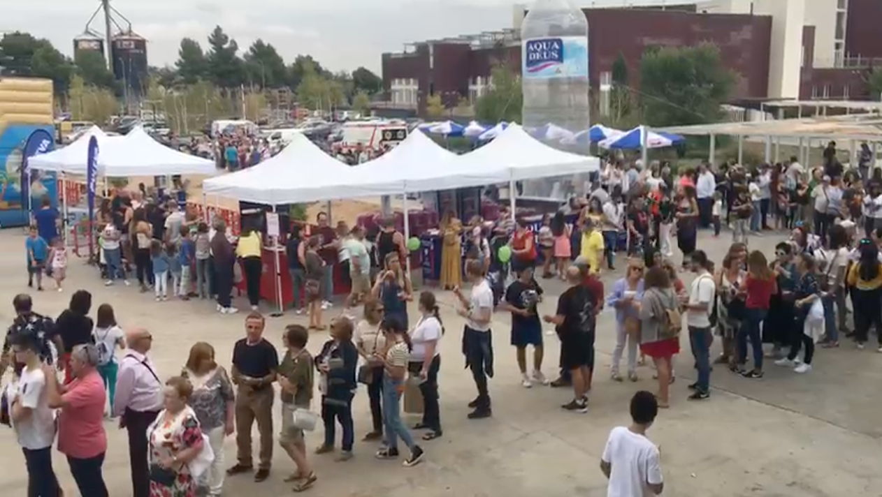 La paella y barbacoa gigantes claves del éxito de la Fiesta Fin