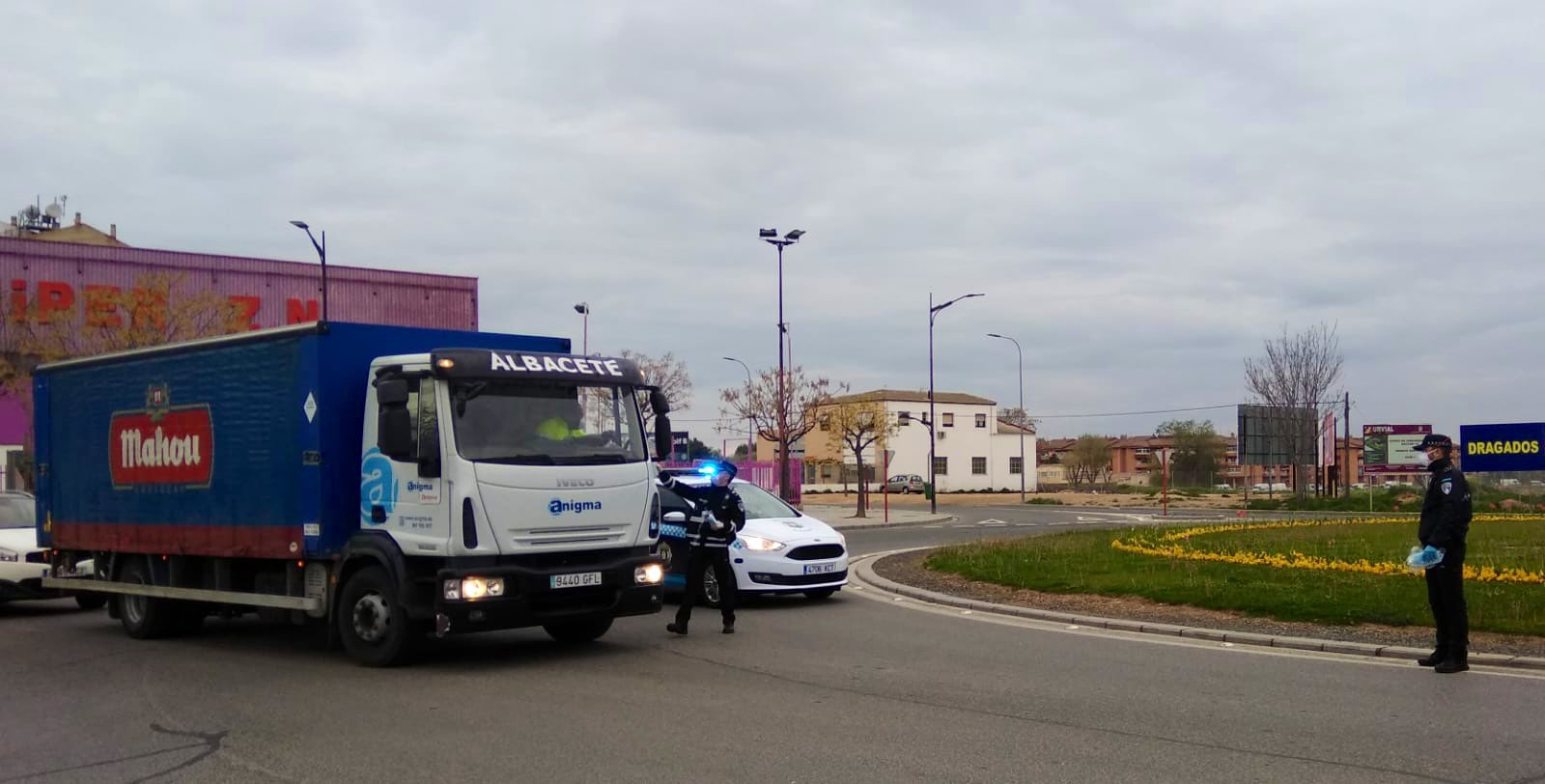 noticias albacete policia local entrega mascarilla