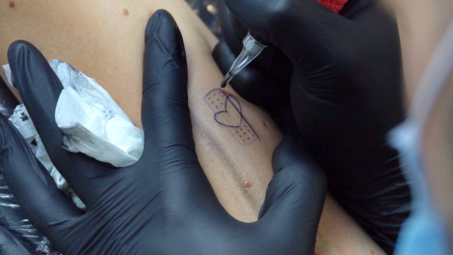 Fijan los umbrales máximos de ciertas sustancias químicas presentes en las tintas para tatuajes y el maquillaje permanente - El Digital de Albacete Fijan los umbrales máximos de ciertas sustancias químicas presentes en las tintas para tatuajes y el maquillaje permanente - El Digital de Albacete