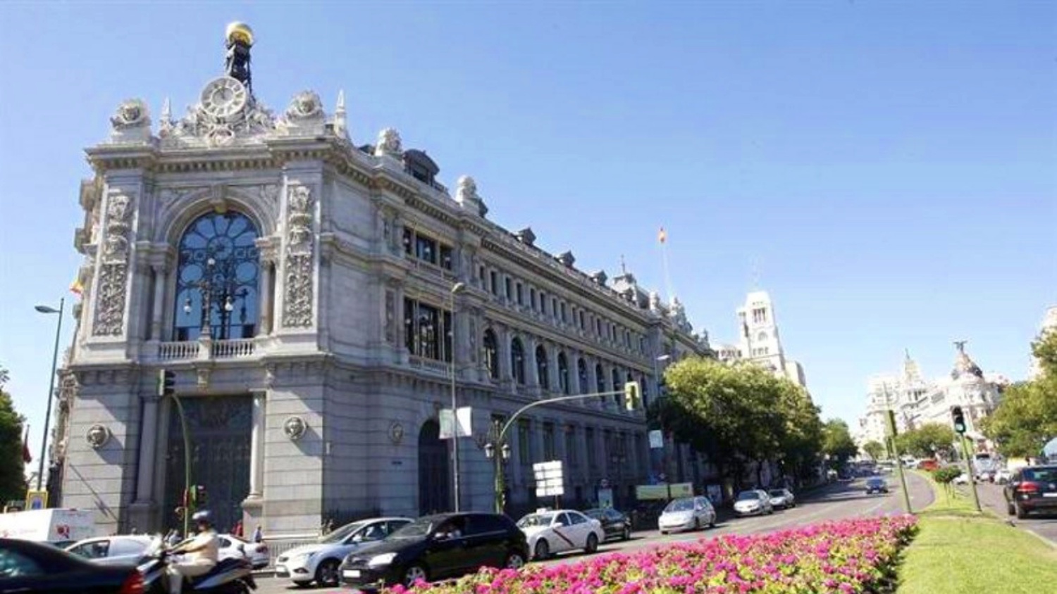 El banco de españa señala que la subida del salario mínimo provocó la pérdida de entre 90. 000 y 170. 000 empleos en españa
