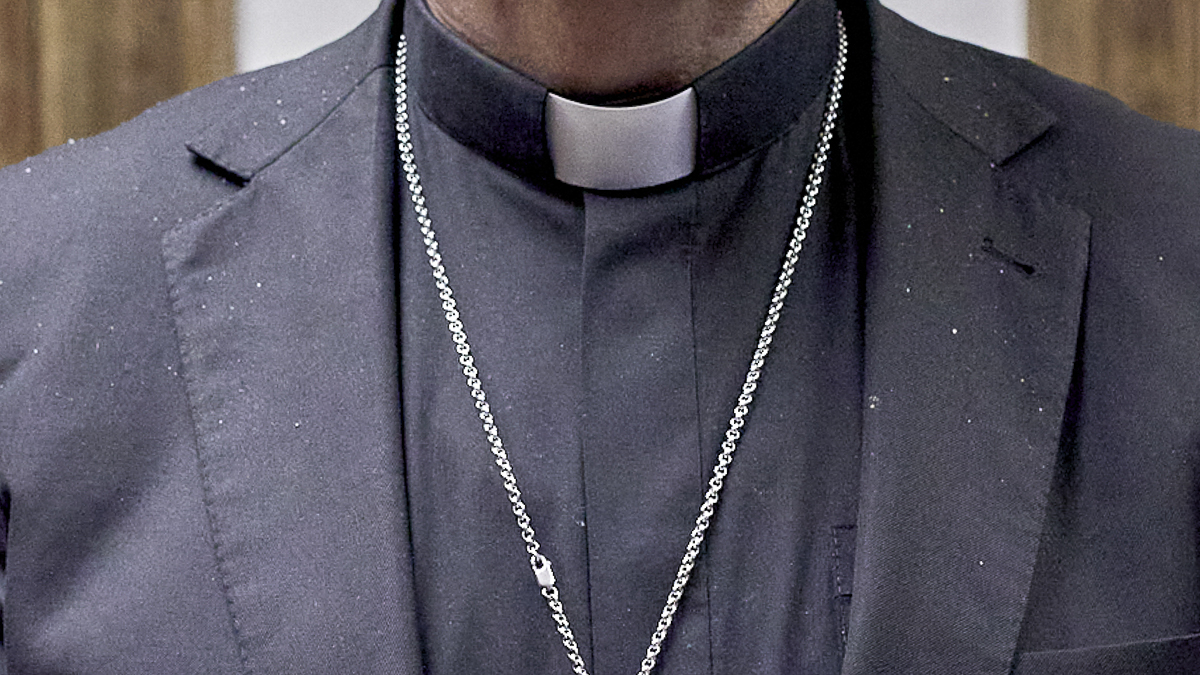 Un sacerdote en una foto de archivo - Albacete