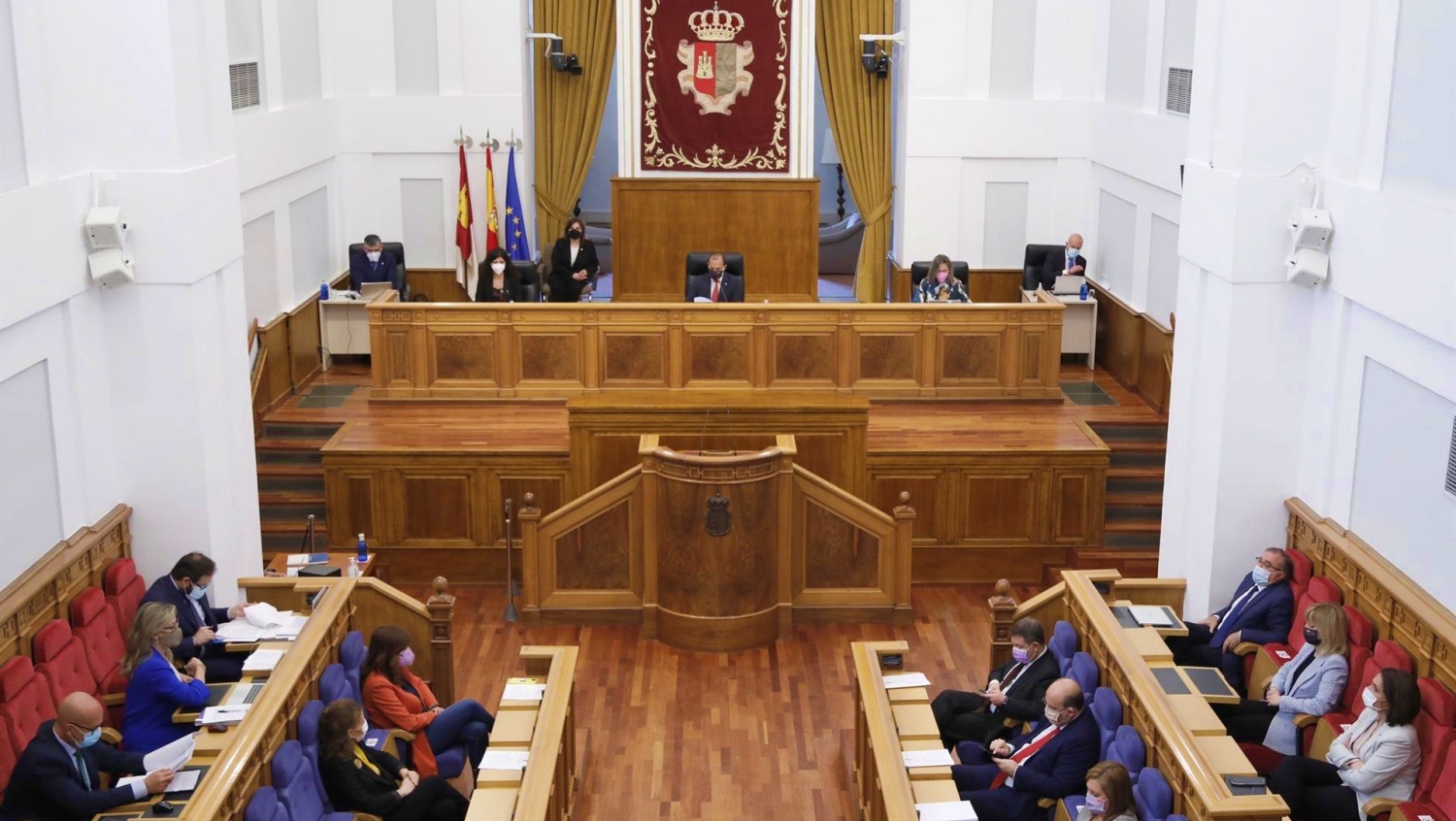 El deporte enfrenta al pp, psoe y ciudadanos mientras que el gobierno de castilla-la mancha pide respeto a un sector que pasa una situación 
