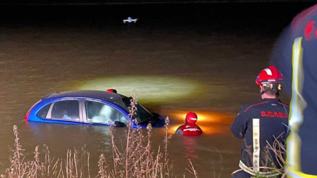 Cae con su coche al pantano de almansa
