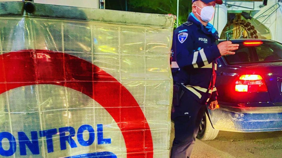 Control de la Policía Local en una foto de archivo