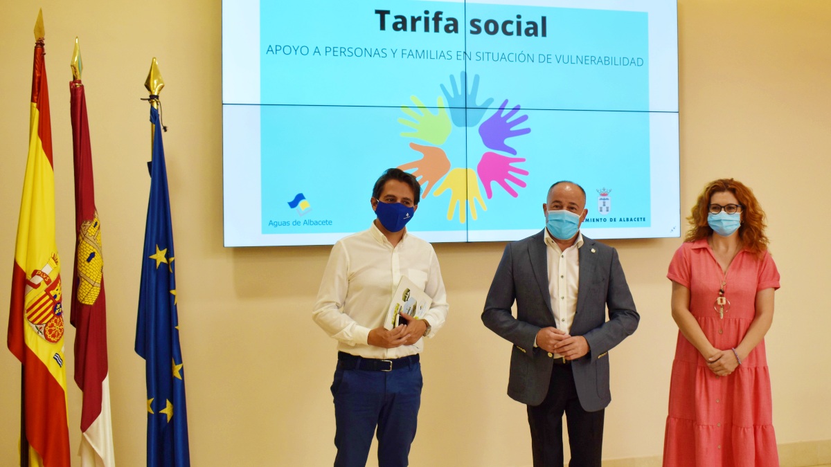 Firma del convenio entre el Ayuntamiento y Aguas de Albacete